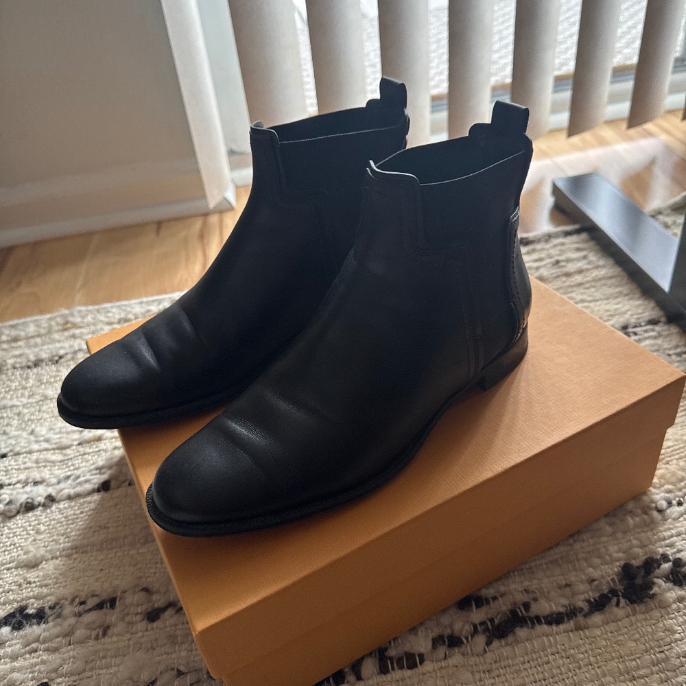 Tod’s black booties